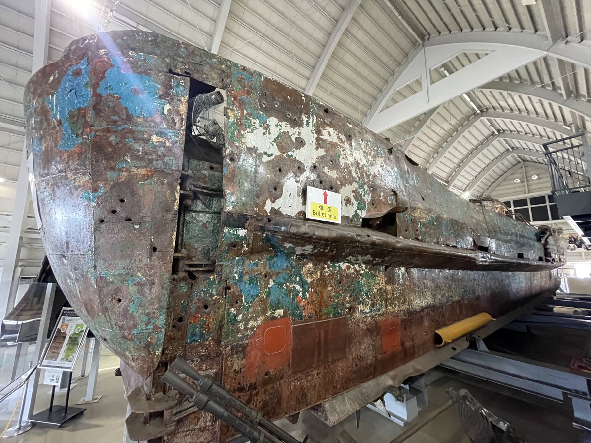 kikkakeportal's tweet image. 横浜に北朝鮮工作船を見に行こう🇰🇵
海上保安資料館横浜館では、銃撃戦の末に自爆した北朝鮮工作船の見学ができちゃいます。弾痕や回収物品など見どころ満載。海上保安庁は日々こうした工作船から我々の生活を守ってくれてるんですね。隣の赤レンガ倉庫より空いててエアコンも効いてます。入館も無料!