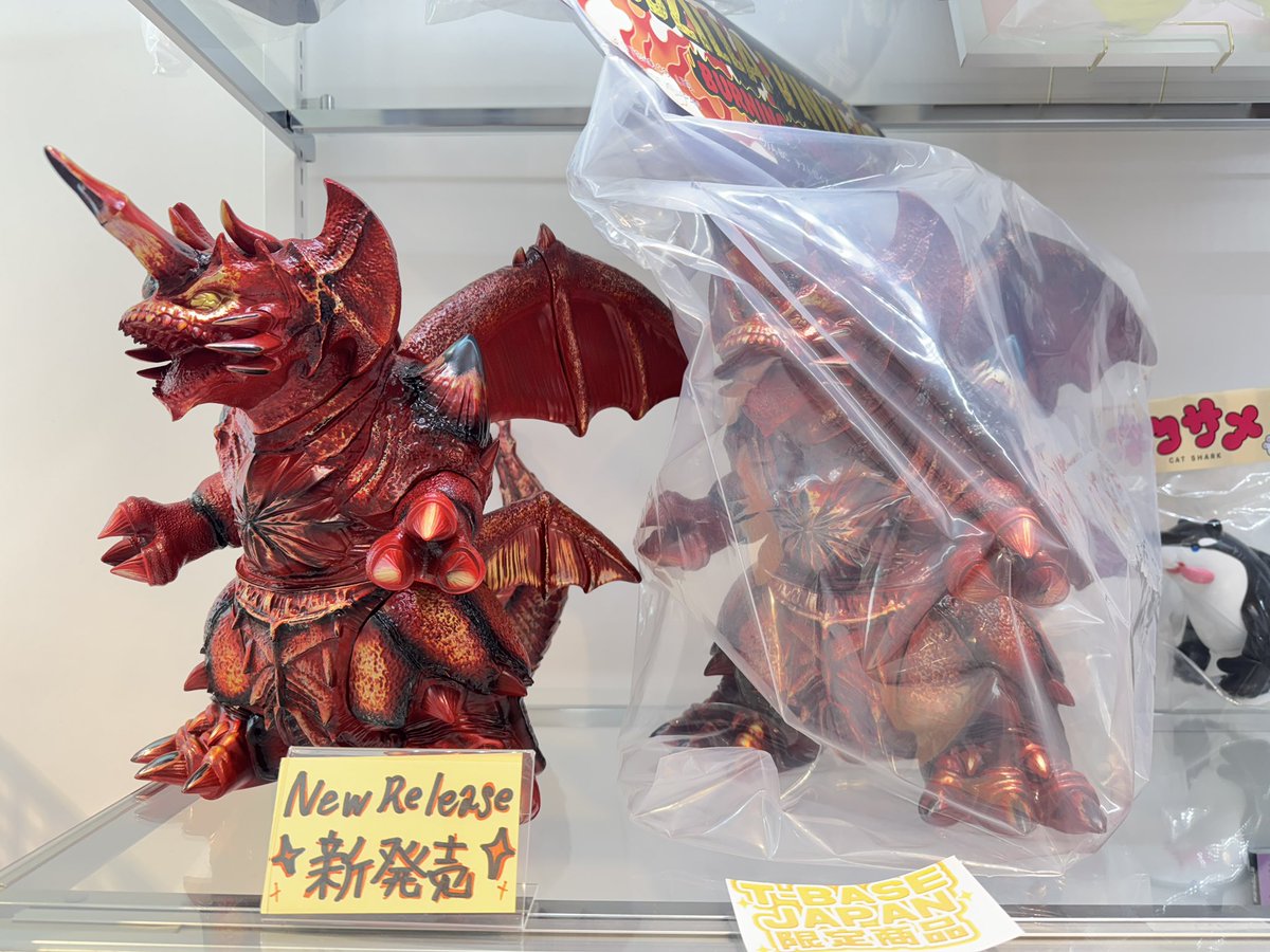 TBASEJAPAN's tweet image. こんにちは☀️☀️
T-BASE池袋P&apos;PARCO店です🦉

店頭品切れしていました #デストロイア 入荷しました📣