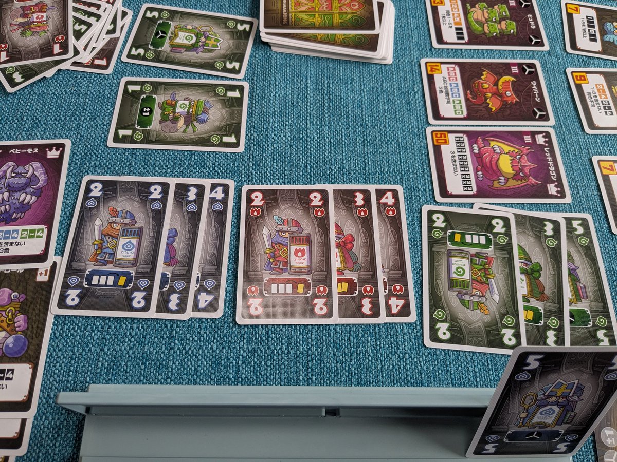 taktic_games's tweet image. ダンジャンをプレイ。
手札で役を作ってモンスターを倒す、レベルの高いモンスターはもちろん役も難しい。
麻雀慣れてる家族なので、ルールはさくっと理解してプレイしました。リプレイ性ありありのゲームですねー。