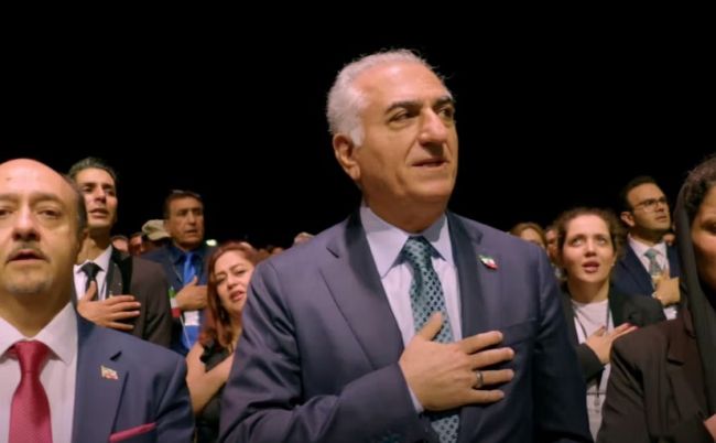 LenKoach's tweet image. در برلین۱۴۰۱،تریبون را به تجزیهطلبها، متهمان اخلاقی و فعالان محفلی دادند. صداهای ملی و چهرههای خوشسابقه حذف شدند.
در مونیخ۱۴۰۴،تریبون به نمایندگان واقعی مردم رسید: نیروهای ملیگرا، چهرههای سکولار و جریانهای فراگیر.
آنجا در خدمت پروژهی تفرقه بود، اینجا در مسیر #همکاری_ملی