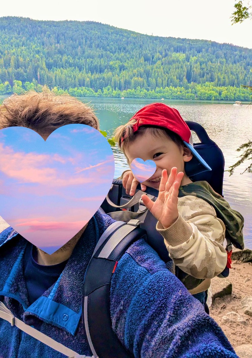 夫と共同社長と男3人でトレッキング旅行に行ったべべ。登り始めは泣きじゃくっていたくせに、良い景色になってきたらハッピー🥳の単純な男