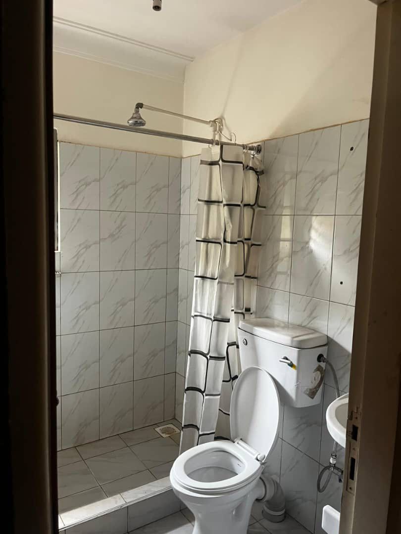 KMT_properties's tweet image. House for sale in Kyanja
3 bedrooms | 2 bathrooms | 14 decimals
Price 250m ugx
Ready title Whatsapp or call 0786396665