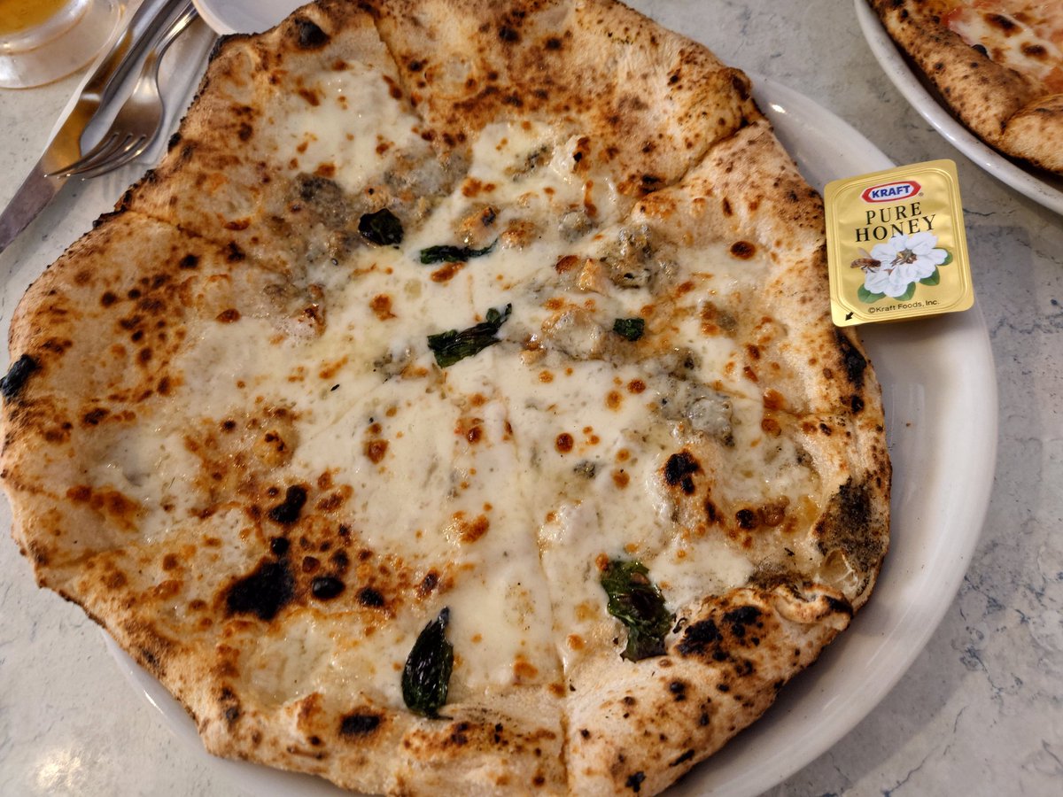 dakyou08270927's tweet image. 本日のお昼は🍕
#DAISA
#タイムリミット片想い