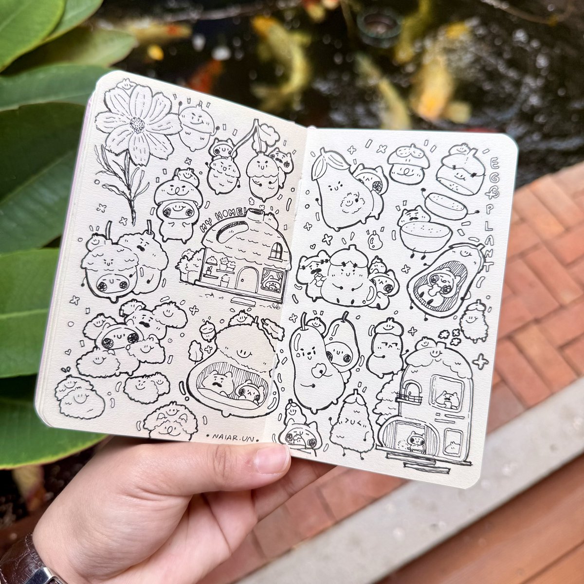 พรุ่งนี้ทุกคนได้หยุดกันมั้ยคับบบ ทางนี้อุนยายบ่าได้หยุ๊ดดดดเยยย  😅💕  Happy holidays น๊าาา ❤️ #sketchbooknaiarun