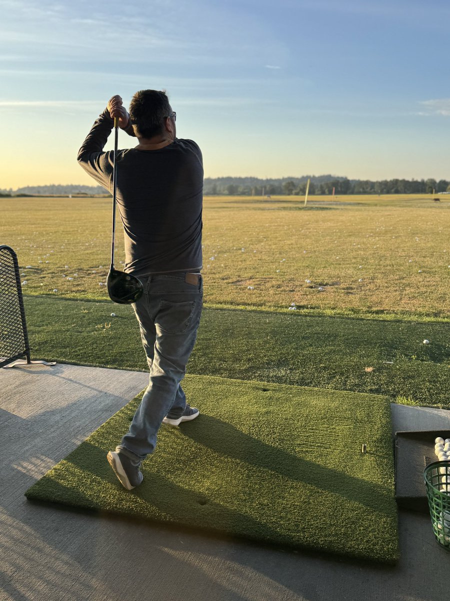 mrandystevens's tweet image. Great day to hit golf ball’s with friends for hours.