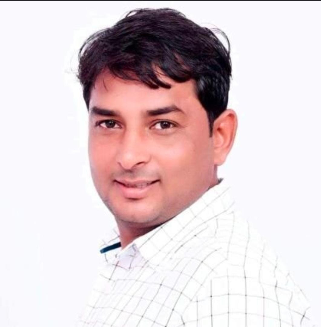 #नरेश_मीणा  
भाई साहब को कल ज़मानत मिली लेकिन आज फिर से हिरासत में ले लिया गया।

SRG मेडिकल कॉलेज झालावाड़ के कंट्रोलर और हॉस्पिटल अधीक्षक ने अस्पताल परिसर में "हंगामे" की शिकायत कोतवाली में दी, जिसके आधार पर उन्हें फिर से गिरफ़्तार किया गया।

क्या अन्याय के ख़िलाफ़ आवाज़ उठाना