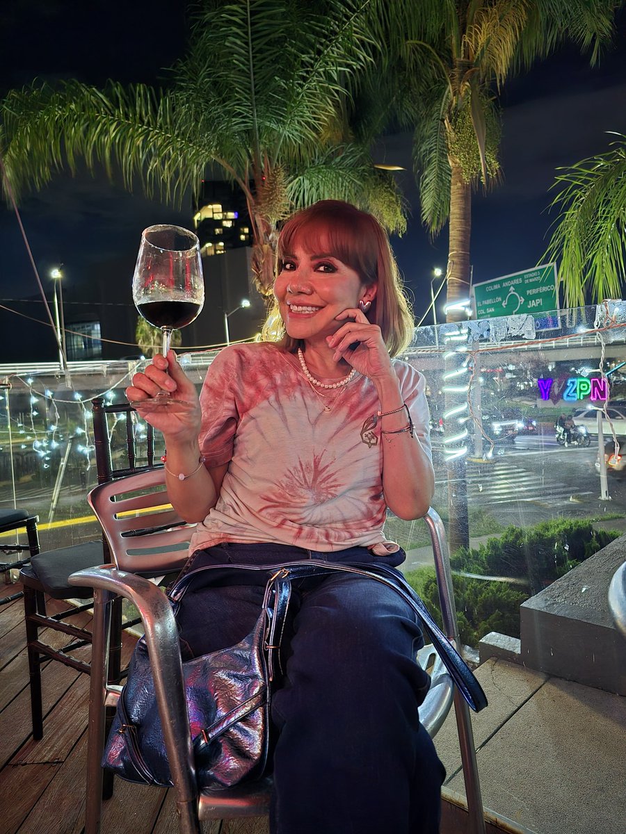 verolorena's tweet image. 🩷🌸🍷
#vino #noche #woman #Zapopan #gdl #Mexico