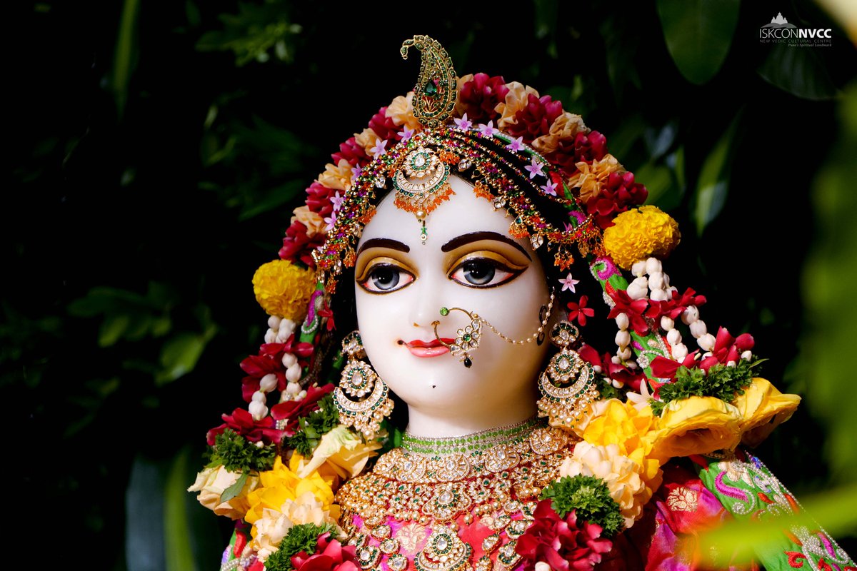 ISKCONPune's tweet photo. 🙏🏽Today's Darshan 📿 🗓27-07-2025🙏
🌷Sri Sri Radhavrindavanchandra🌷
🚩@ISKCONNVCCPune🚩
.
.
#ISKCON #ISKCONNVCC #ISKCONNVCCPune #ISKCONPune
#27thjuly #27thjuly2025 #Sunday #Vrindavan
#Harinaamsankirtan #Radheshyamdas #Radheradhe
#Sankirtan #Kirtan #Mayapur #Prabhupada https://t.co/hlp813yfhP