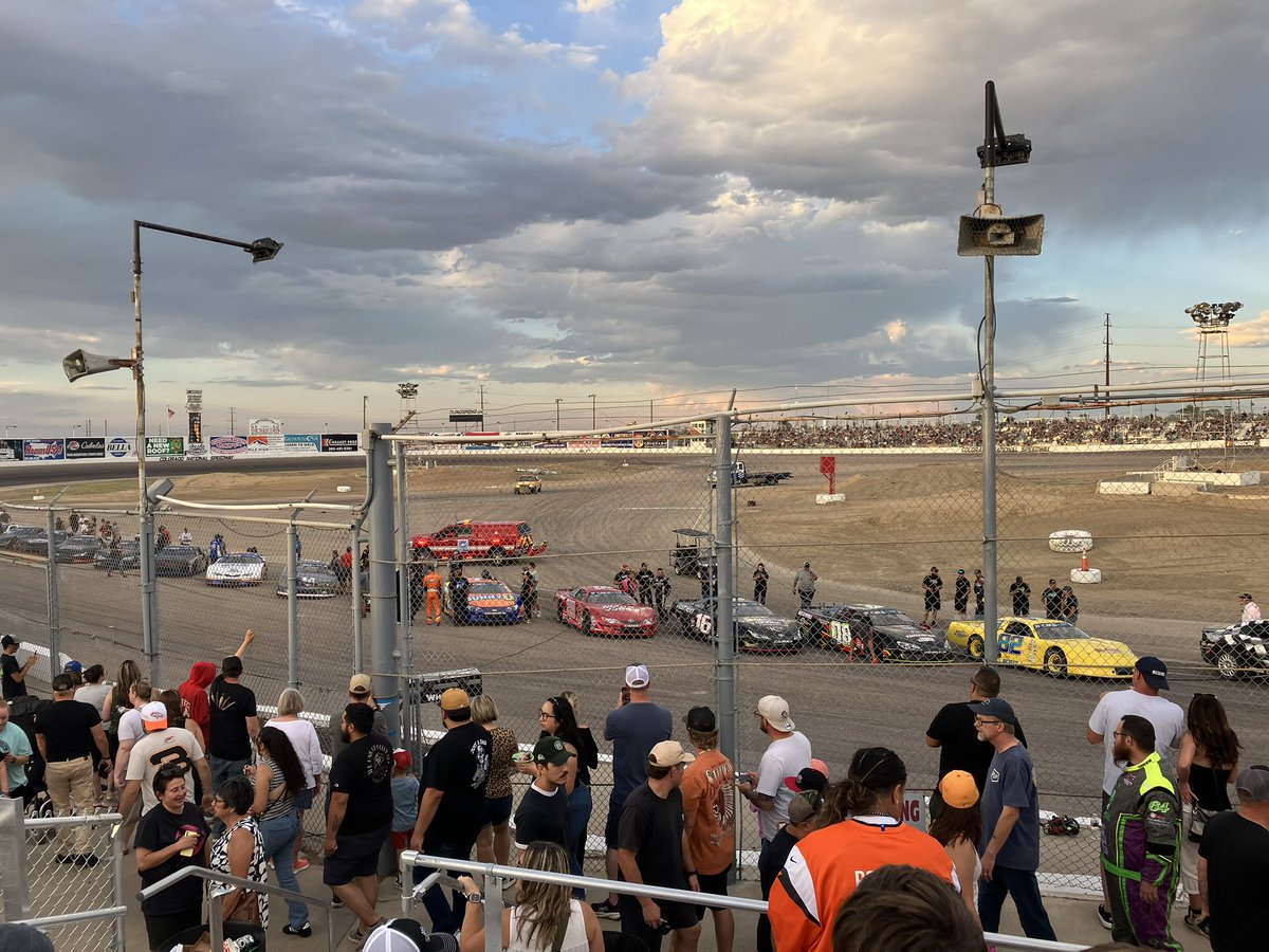 goukizx2's tweet image. Time for some Super Late Model racing at CNS @CARSTourWest