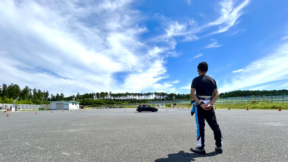 レッツサーキット！Vol.43、進行中です。

袖ケ浦は風があるぶん、いくらかマシですが、暑いもんは暑い🥵

全国のサーキットで、走っている方、チームの方、オフィシャルの方、観戦している方、メディアの方、それぞれにモータースポーツを楽しんでいる方、みなさん熱中症対策を十分に、ご安全に！