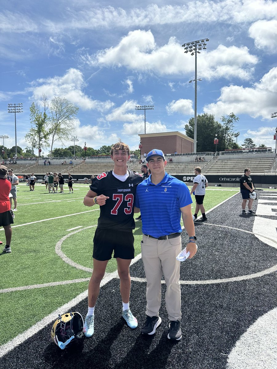 ridgetaylorfb's tweet image. I will be at the @HensFootball prospect camp tomorrow! I'm really excited to check out campus and the city of LA. Thank you to @CoachVaish for the invite, I'm ready to get to work!
I will be wearing a GOLD axiom, PINK gloves, and BLUE cleats!
@coachjwalsh @michale_spicer…