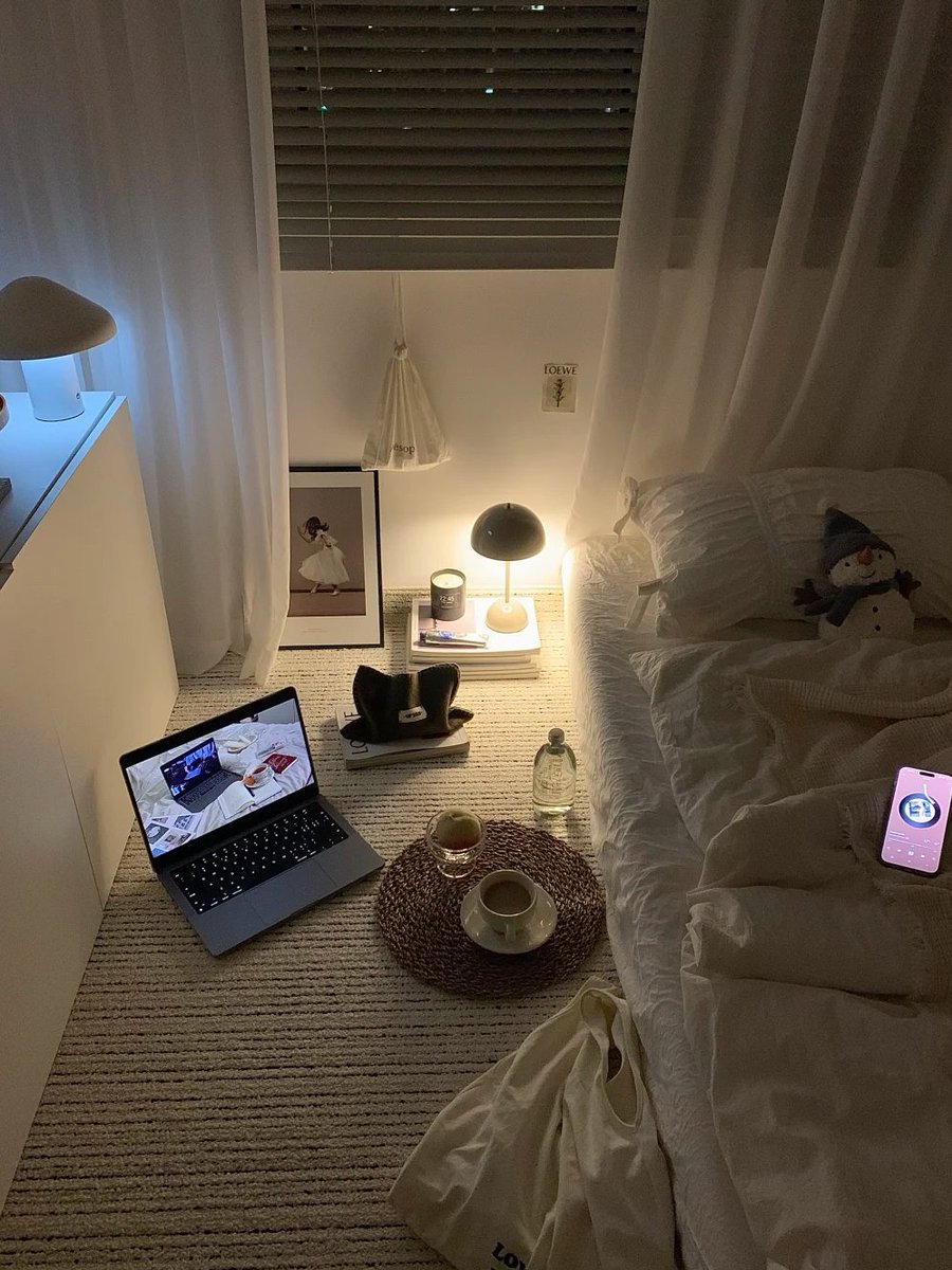 The small bedroom at night is really full of atmosphere and enjoys the comfort of being alone~  #BedroomShare #Decorateyourownsmallroom