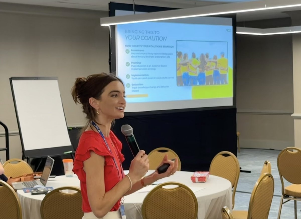 SongforCharlie's tweet image. This week at the @CADCA Mid-Year Conference, we saw Youth-Led Prevention in Action. 💥 From exploring how to lead peer education campaigns to learning how to connect with schools, families, and communities—young leaders stepped up in the fight against fake pills and fentanyl.

🧠…
