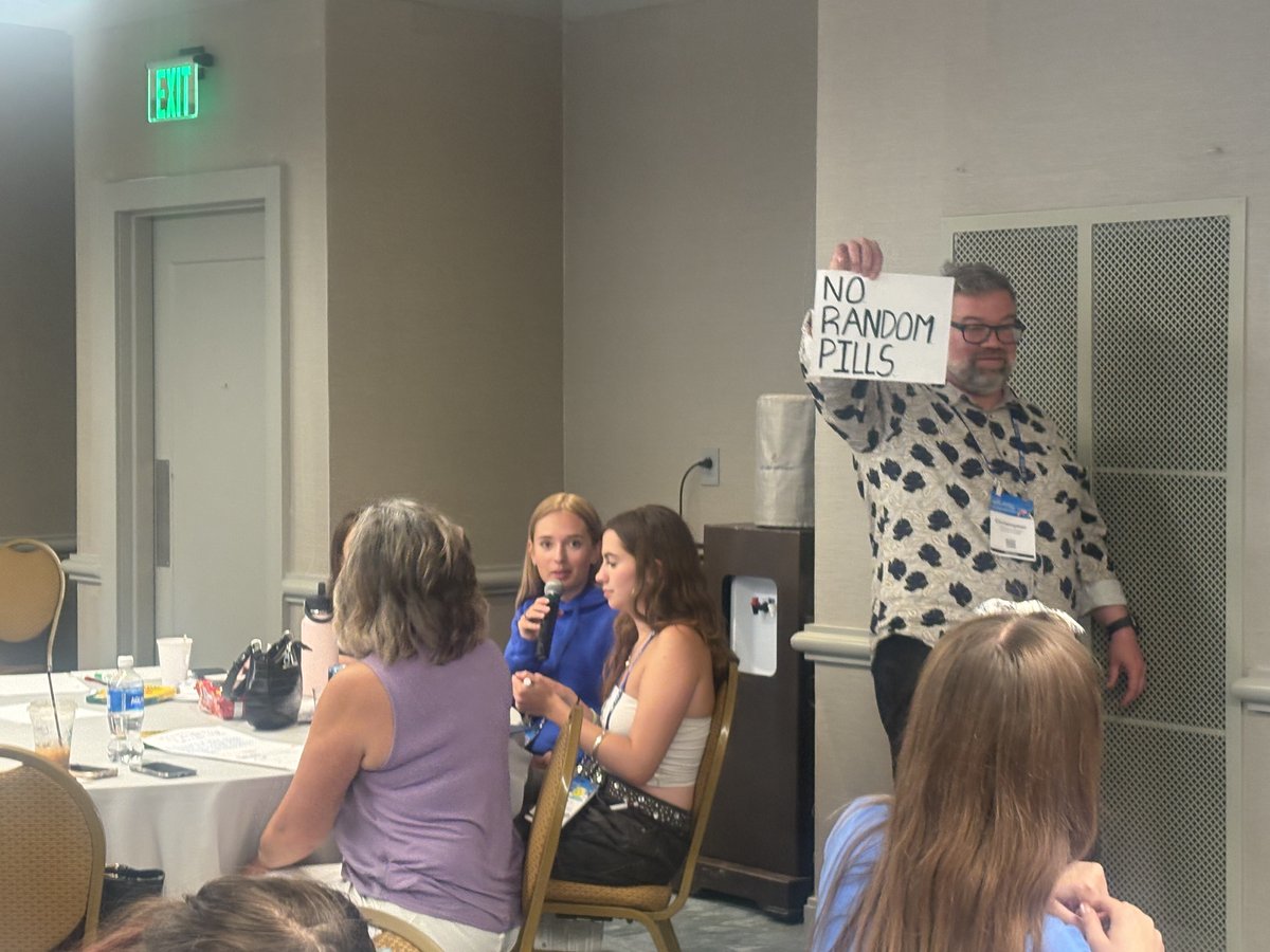 SongforCharlie's tweet image. This week at the @CADCA Mid-Year Conference, we saw Youth-Led Prevention in Action. 💥 From exploring how to lead peer education campaigns to learning how to connect with schools, families, and communities—young leaders stepped up in the fight against fake pills and fentanyl.

🧠…