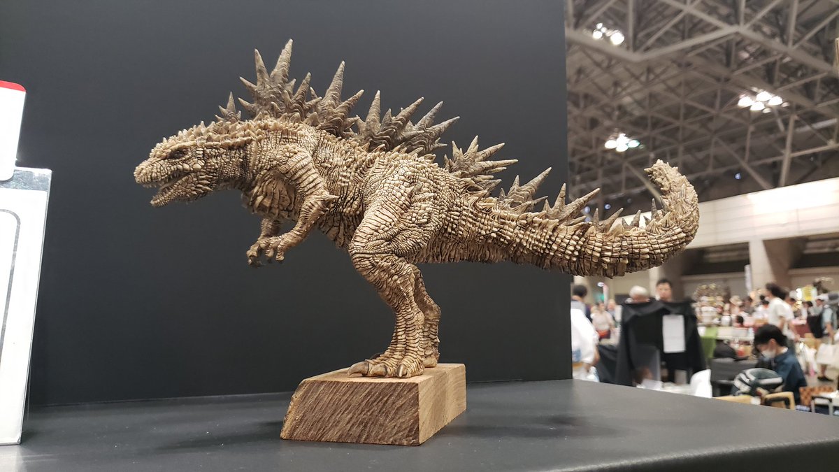 May0556's tweet image. 寝坊したときは諦めましたが、今回は列もスムーズで、10時半には入れました。予算は5万円と決めてきっかりしか現金を持たない制約をかけて来たのですが、なんとカードが使えるではないか!!(自制心が試される)
早速、お目当ての呉爾羅(38000円)をカードで購入。
#ワンフェス2025夏
#WF2025S