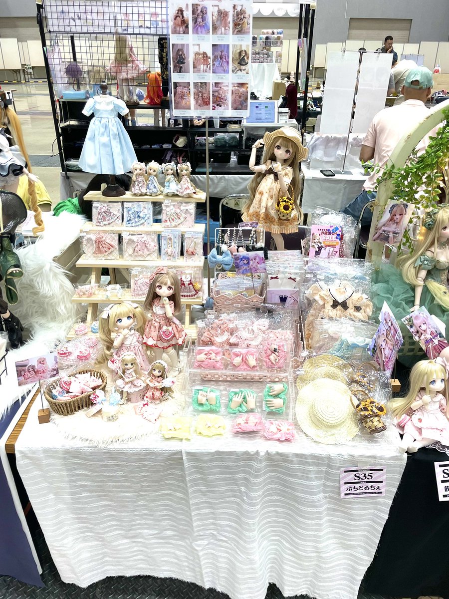 pipi_o0__'s tweet image. 設営完了しました！✨
本日はよろしくお願いします🐰🍓

#ぷちどるちぇ
#アイドール東京