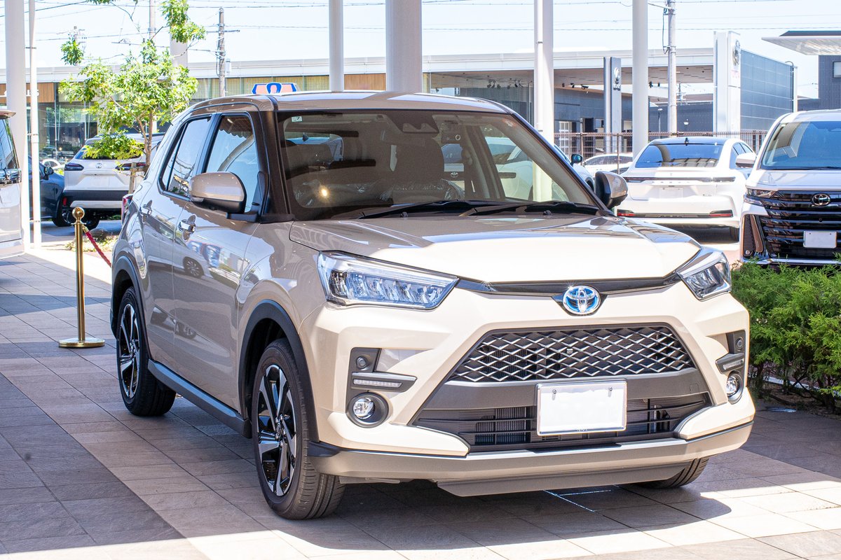 oH7kLi6sUqSShYv's tweet image. 2025.7.26
やっと2ヶ月遅れでRAIZE納車しました😊
初めての色にしましたがこの色にして最高！
#トヨタライズ
＃RAIZE