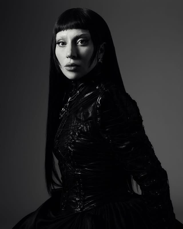 _hausofmayhem_'s tweet photo. forgot that inside the icon, there's still a young girl from nyc https://t.co/4qqGeP7gD0