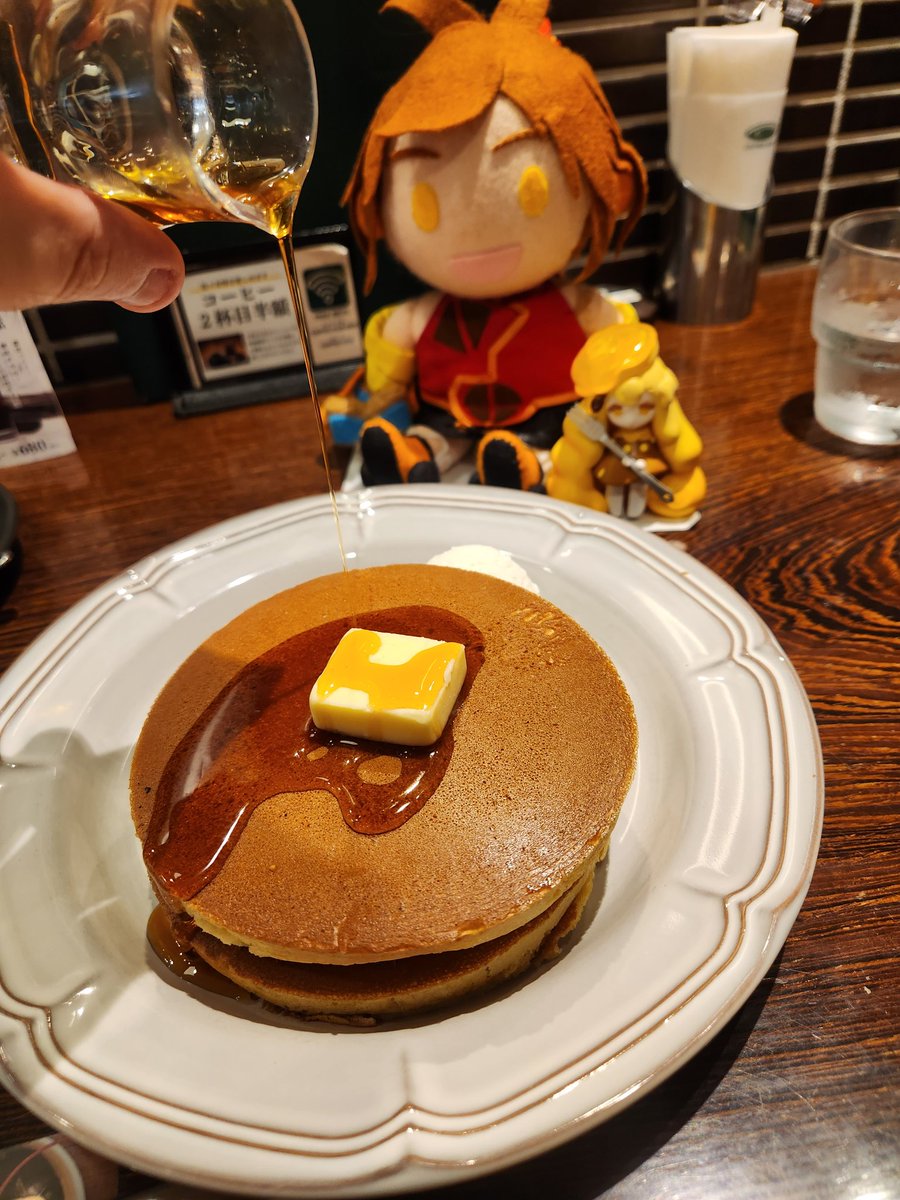 Fullmoon_0505's tweet image. おはようございます

早速 ご主人様🍁を御奉仕します
🥞：おてつだいするなのです！
🍁：冒険の前に食べておこう