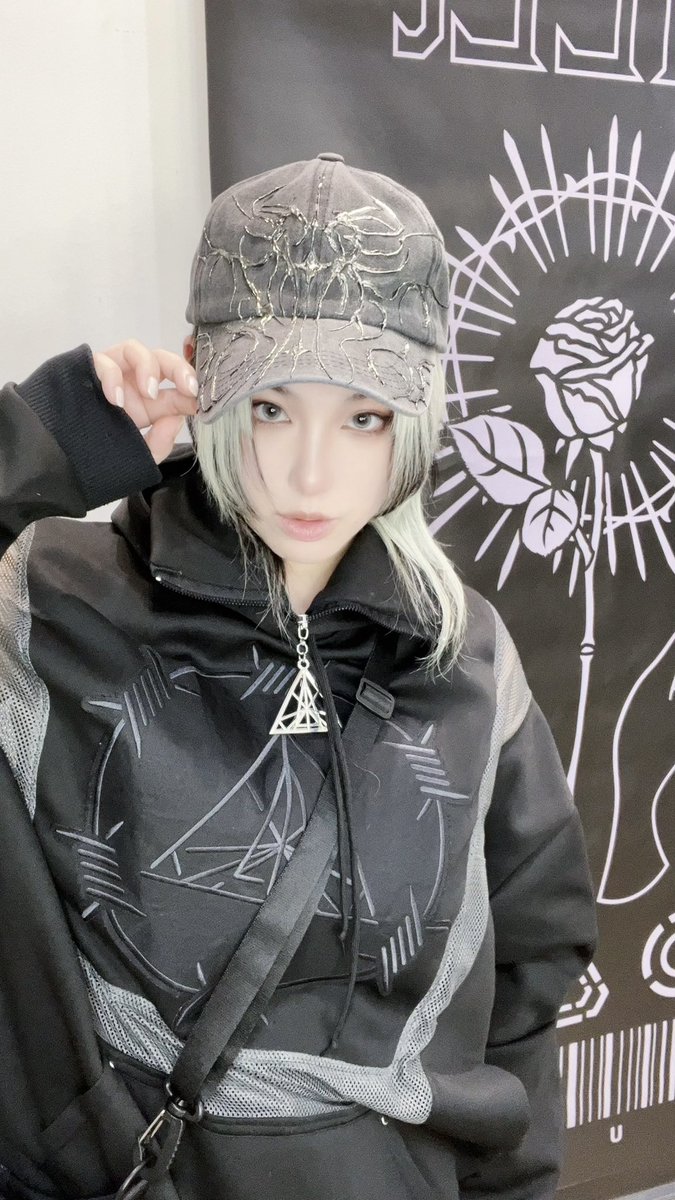 leofjmr's tweet image. 大阪展示会最終日ーーー！！！
今日は18時まで！✊ʕ•ᴥ•ʔ

マリリンさんのキャップ欲しすぎる😿

#CuLLt25SA新作
