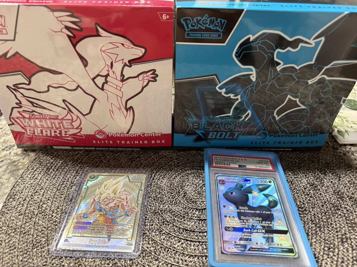 TheGioRoyals's tweet image. Huge mail day today!
After 13 hour shift coming home to a Mewtwo sir and a sealed case of destined my friend got me in May from NY, and a homie actually hooked me up and didnt try to take advantage of my situation😭 for PC etbs. And shoutout to @J_nommath for Goku trade!!