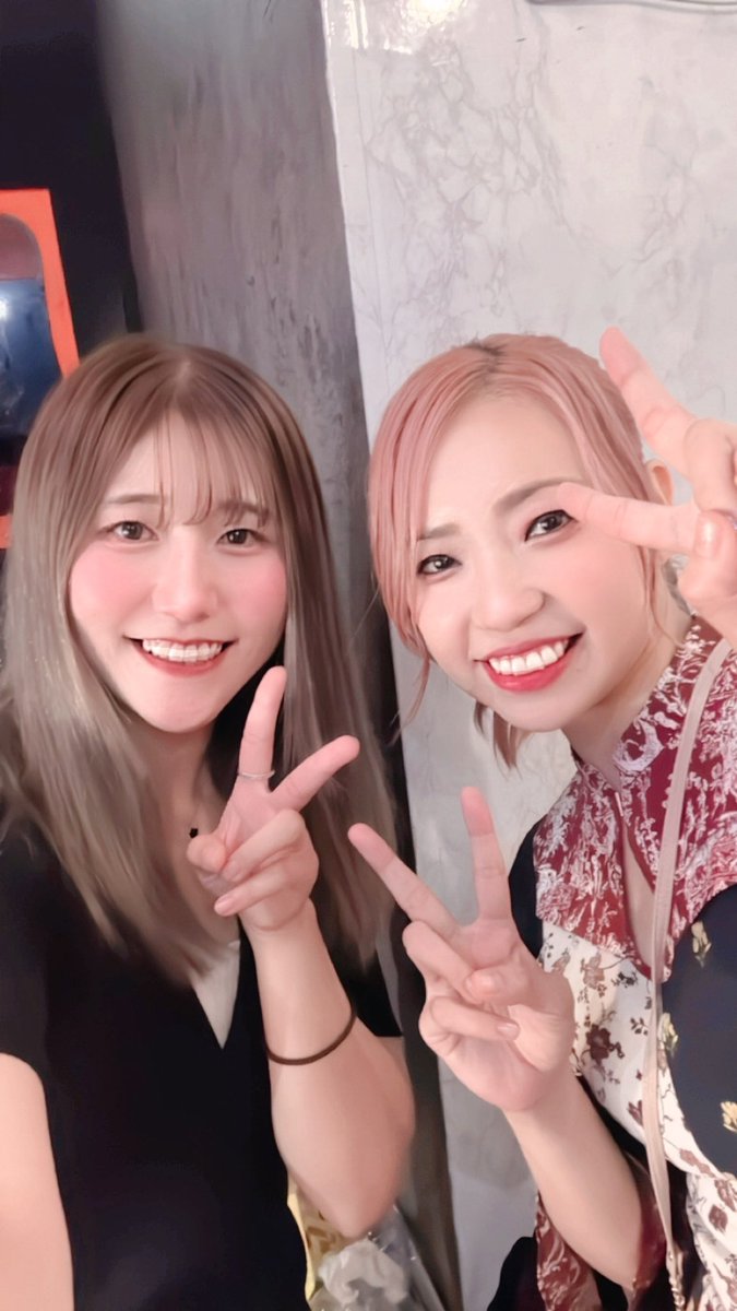 くろさわかなさん
メジャーデビュー本当に凄すぎる✨️
ピアノで歌ってる姿とてもかっこよくて、最後の曲はめちゃくちゃ可愛くて、バラード好きな方もライブで振り付けしたりして楽しみたい方も皆楽しめちゃうライブでした✨️
また共演出来たら嬉しいです♡