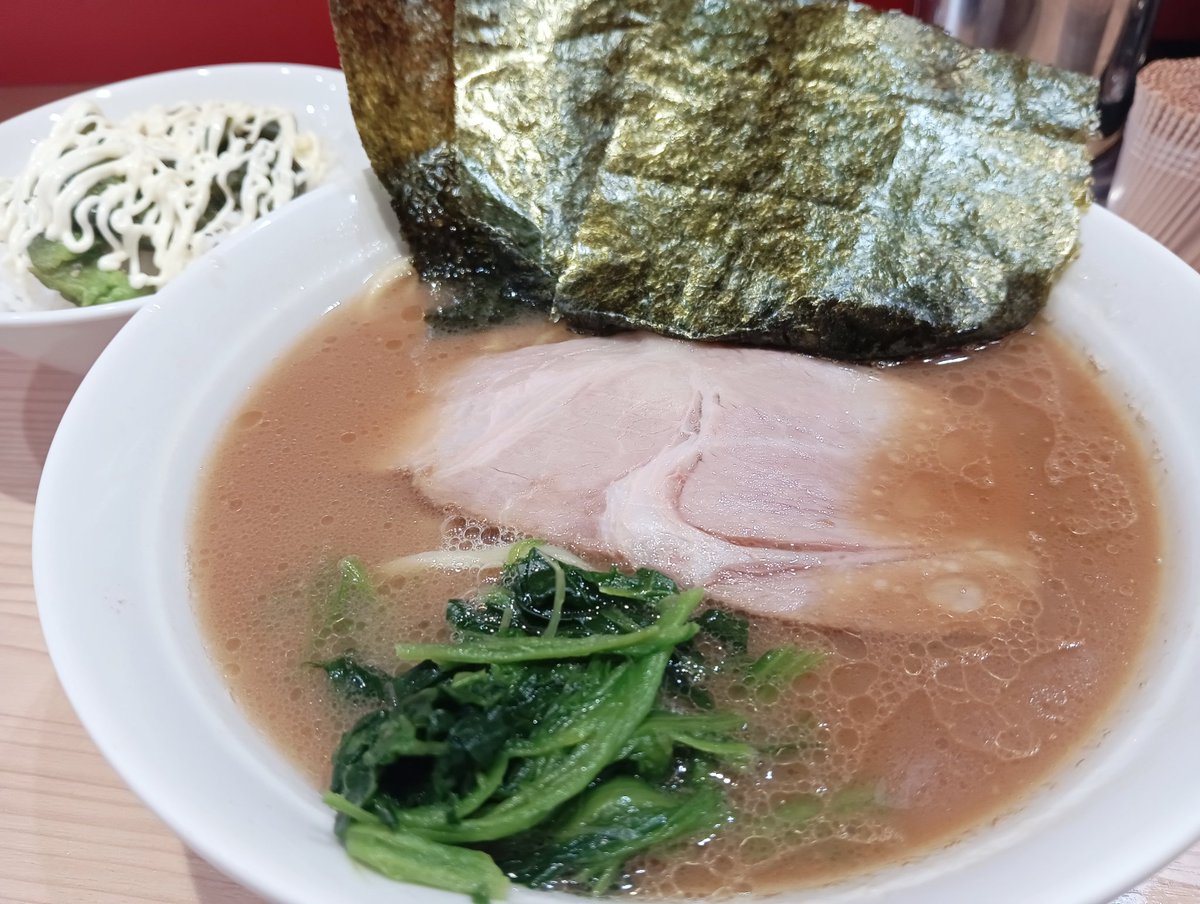 inageshirousagi's tweet image. 漢ラーメン室@錦糸町
ラーメン並
ライス食べ放題
全部普通

初来店
酒井製麺/モチモチ中太麺
大井町店譲りの優しいスープ/終盤カエシのエンミが効いてくる
トロ肉チャーシュー旨い
優しさにほっこりする旨さ
ネギチャー売切れ残念
ごちそうさまでした

#新中野系武蔵家
#五百鬼ノノシル
#罵倒民写真部