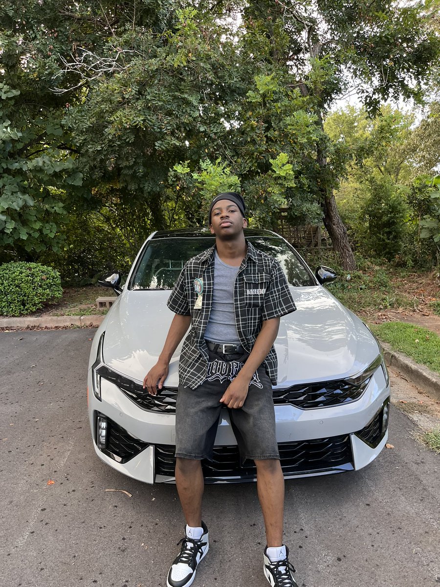 idgafabtcj's tweet image. it’s still my birthday 🍾