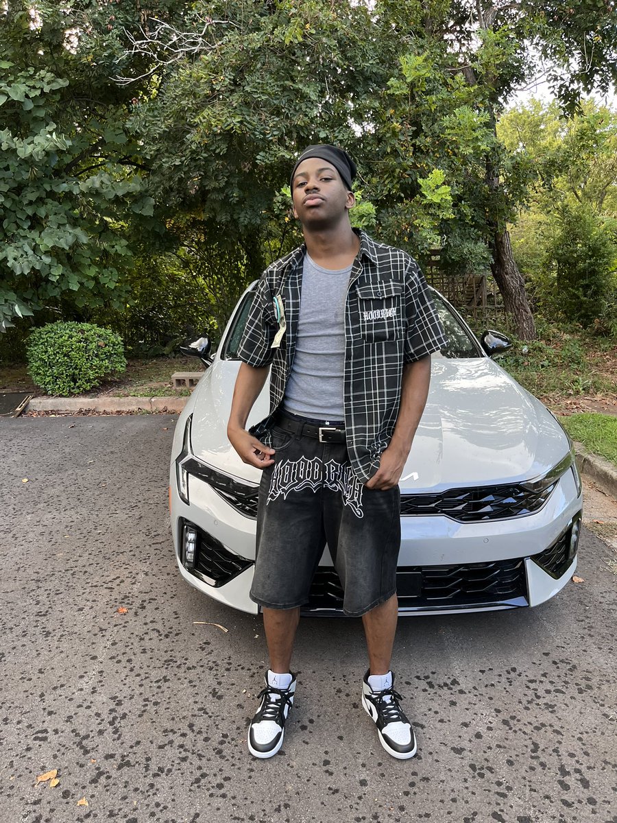 idgafabtcj's tweet image. it’s still my birthday 🍾