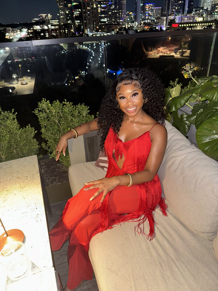 ___baabydoll's tweet photo. Cheers to divine year #7 full of grace, growth, and God’s glory! 🥂🎈#Hbdaytome https://t.co/SDrOiY56tD