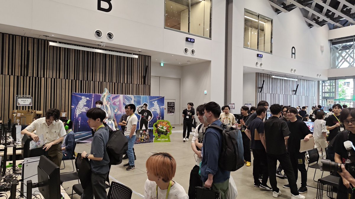 京王eスポーツ祭り夏の陣、あらゆるブースに人が無限に集まっております
ユナイトは11時頃から　よろしくお願いします！