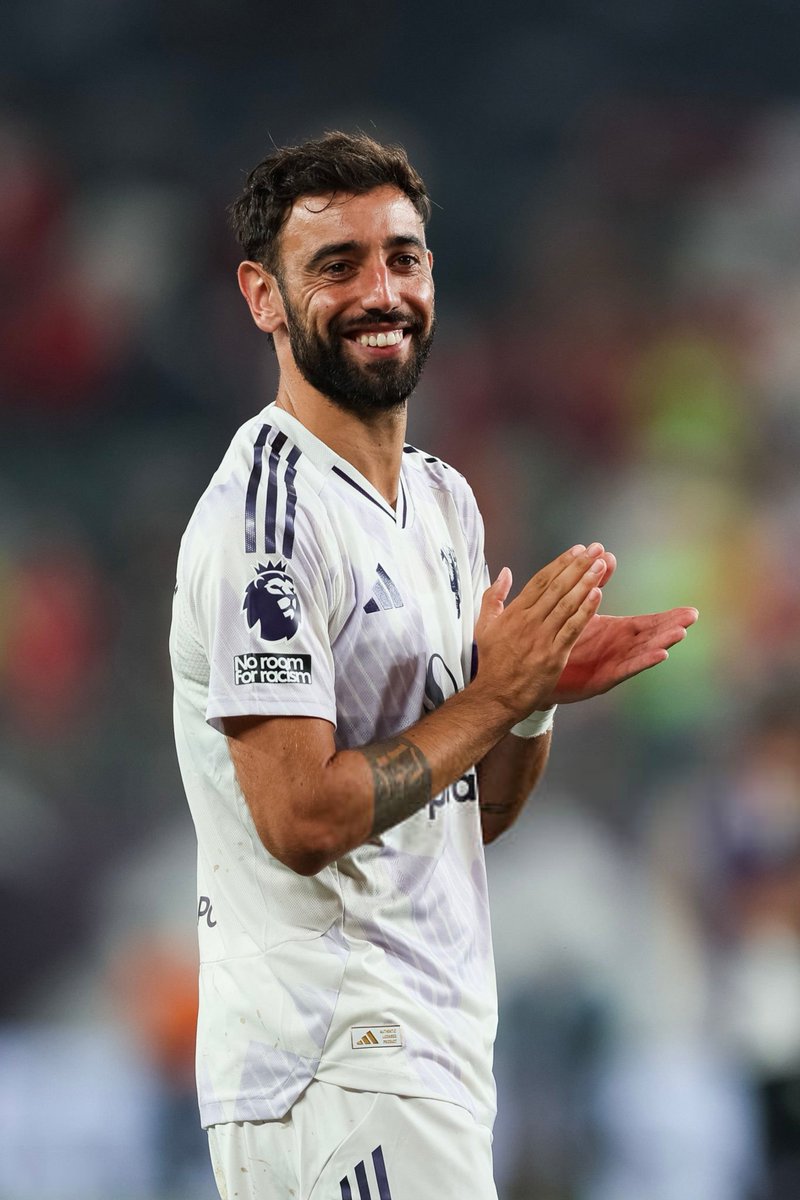 MUFCNET's tweet image. الكل سَعيد بحضرة الرَّيِّس 😄♥️