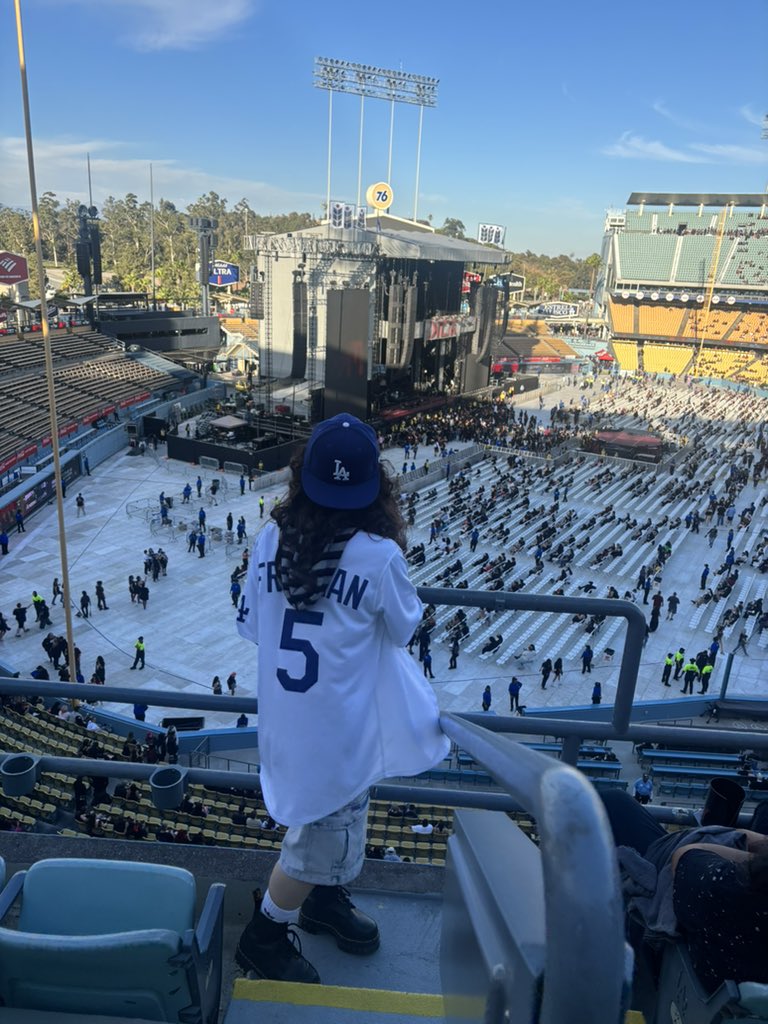 bruhjoint's tweet image. when you got dodgers baseball at 4 and mcr at 7