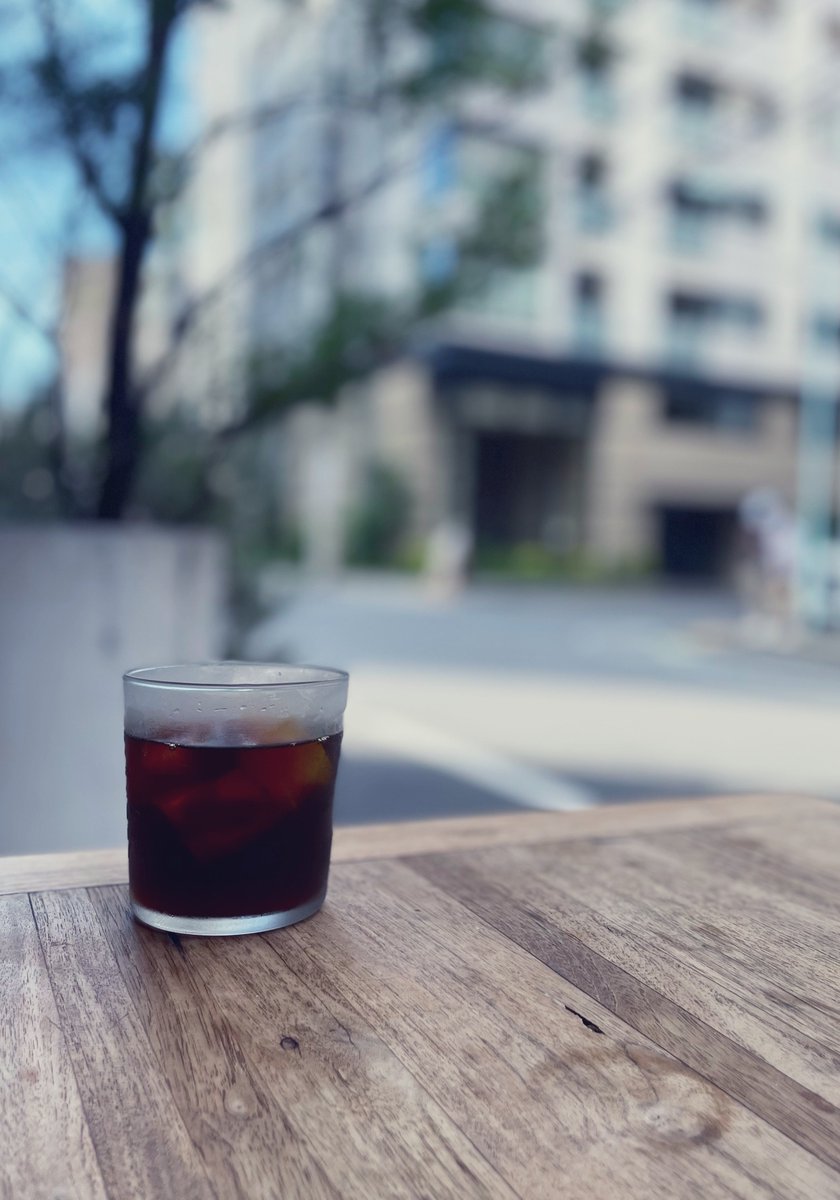 fromasuo's tweet image. 日本橋まで行ったものの神田方面ではないな…と。( ﾟдﾟ)ﾊｯ!と思いつき久しぶりに馬喰町の大好きなカフェへ。テラスでのんびりコールドブリュー♪ご褒美過ぎた✨