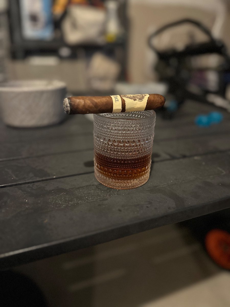 R3st4rtY0urL1f3's tweet image. In honor of one of my newest followers, I figured it was fitting to tag him.
Woodford Double Oaked and a Buffalo Trace cigar
@master_cig82426