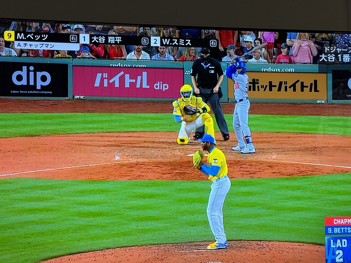 c_hidaka's tweet image. めちゃくちゃ久しぶりにドジャース戦をリアタイ。
母「ウクライナかNHK党か、みたいなユニホームね」
気が付かなかった。。。