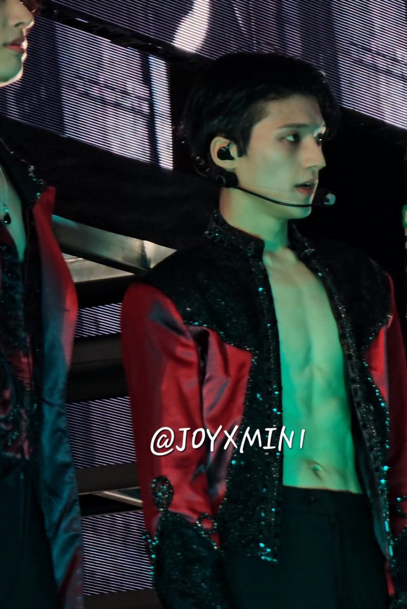 wooyungsanity's tweet image. he’s not looking at anyone but i feel seen, sinned upon, and sentenced.
#에이티즈 #우영 #ATEEZ #WOOYOUNG #ATEEZInYourFantasy #ATEEZinChicago