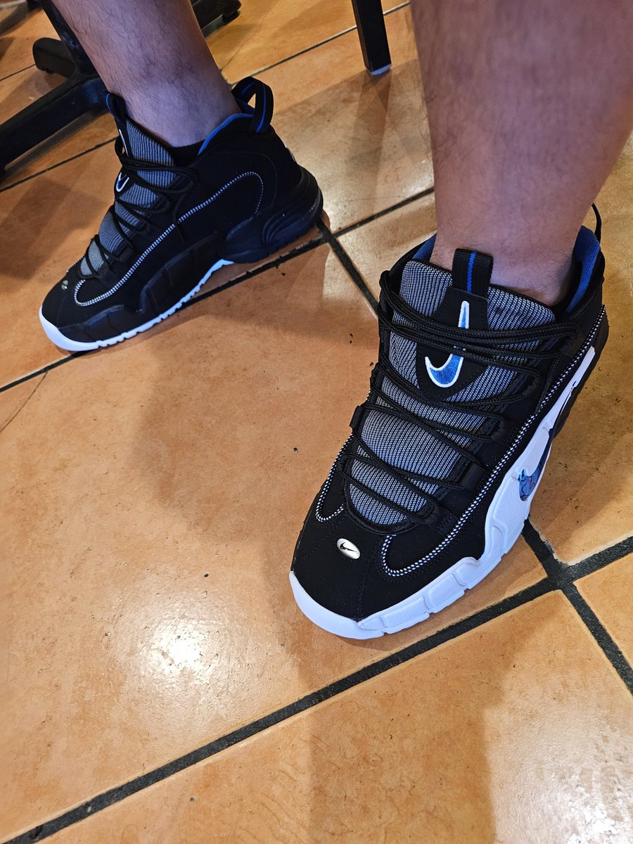 ItsM3LuiV's tweet image. The day I decided to pull these out the waitress fell with my tea and they went all over my shoes....I hope she is ok though.