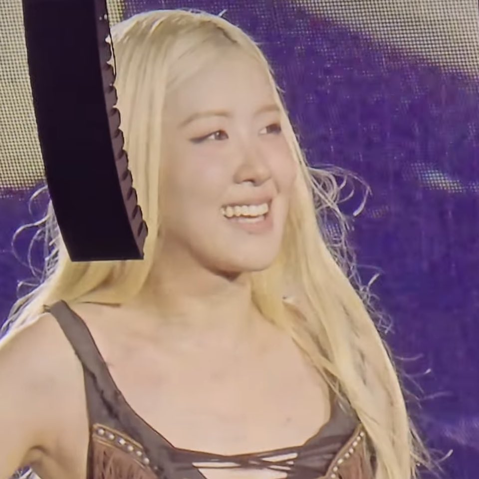 rsevrysl's tweet image. her cutie smile 🤏🏻