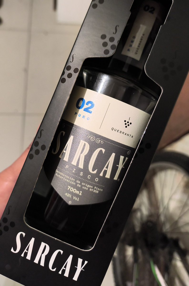 Teraflops's tweet image. No vas a comparar un Pisco, destilado 100% de uva, sin sabor a madera, sin saborizantes ni agua, y de un sabor único y excepcional, con un whisky de mierda pe... 😎
(y menos con el aguardiente chileno).