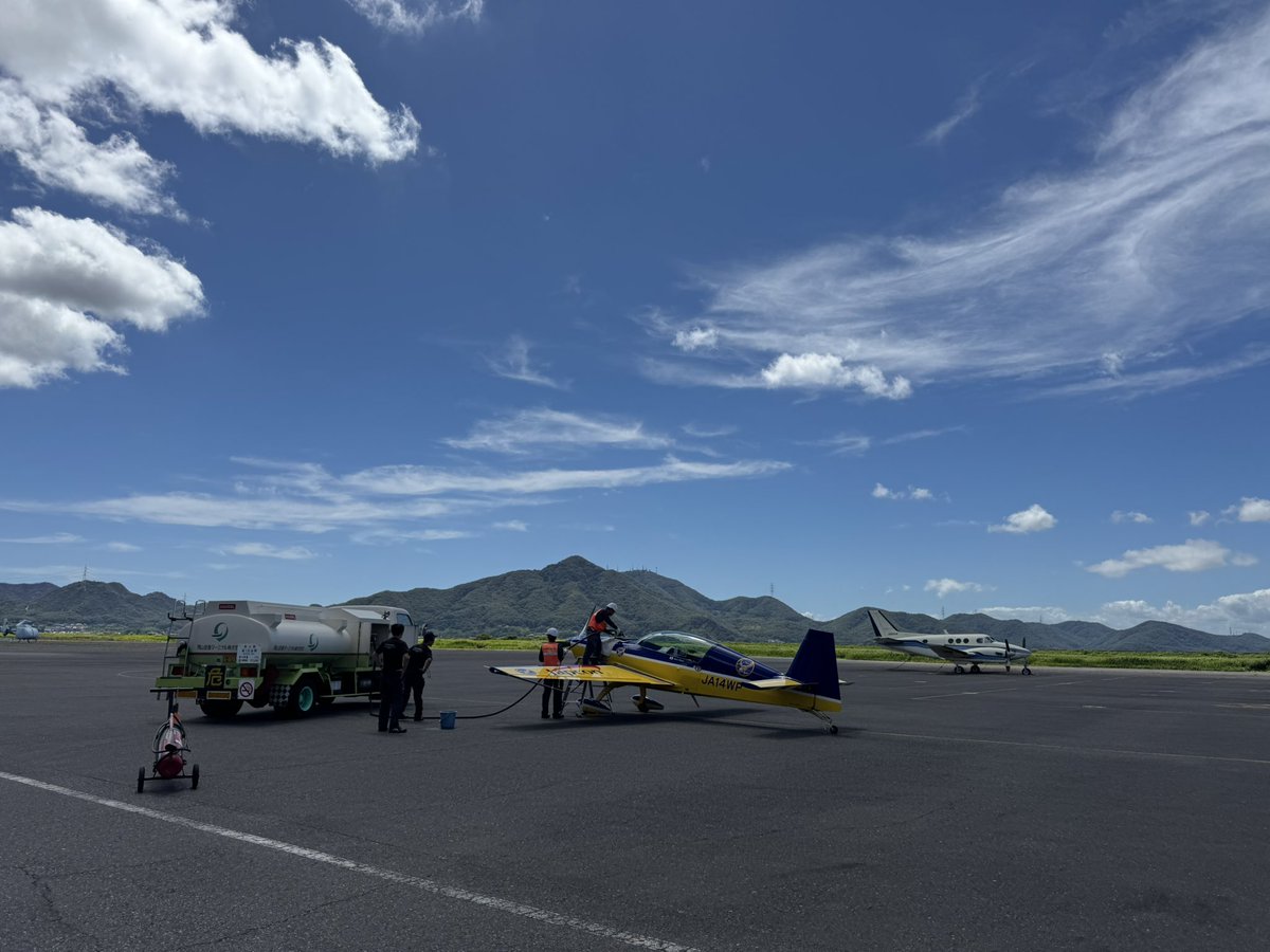 JA14WP's tweet image. 暑い…飛行中に耐空検G能が下がっていくのが分かる暑さです。