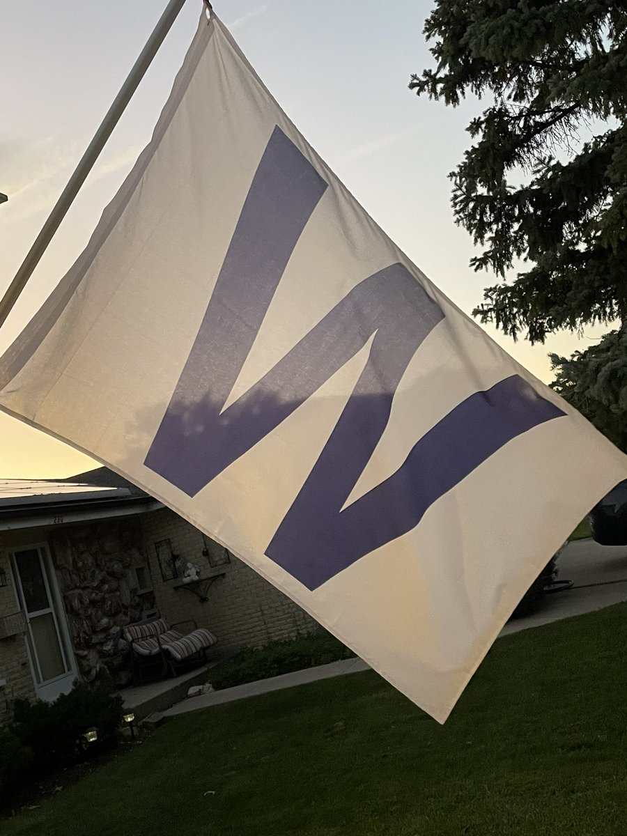 HiStickMick's tweet image. A good friend &amp;amp; his lovely girlfriend stopped by today and they happen to be @whitesox fans. He took up issues with my @Cubs #FlytheW flag despite losing Friday night.

No need to worry, I said. They will be back tonight. 😊
Cheers, McG!! 🍻🤘🏼🤘🏼❤️
@usanachris