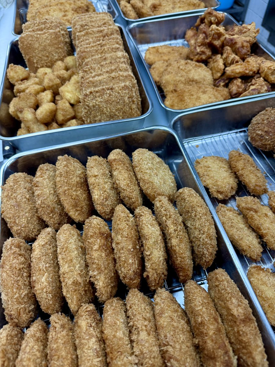 MEAT_ARAI's tweet image. 【 7月27日（日）営業中です】
THE ALFEE ファンのお客様に、沢山ご来店いただいておりまして嬉しいです😊✨
#ComeOnALFEESeason9 #カモアル 
#あげもの #揚げ物 #いたばしPay
#ウマーベラス #テイクアウト
#板橋グルメ #板橋区 #大山町
#MEATARAI  #ミートアライ
#アライ精肉店 #新井精肉店