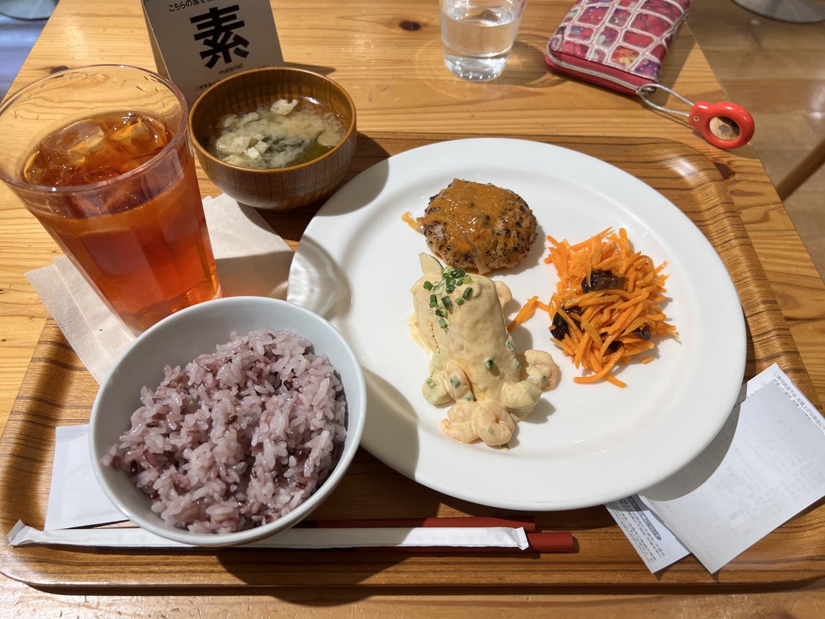 ysuga's tweet image. 吉祥寺マルイの無印良品のカフェでランチ。常温の水があるあたりで意識高い系。普通に美味しいよ。