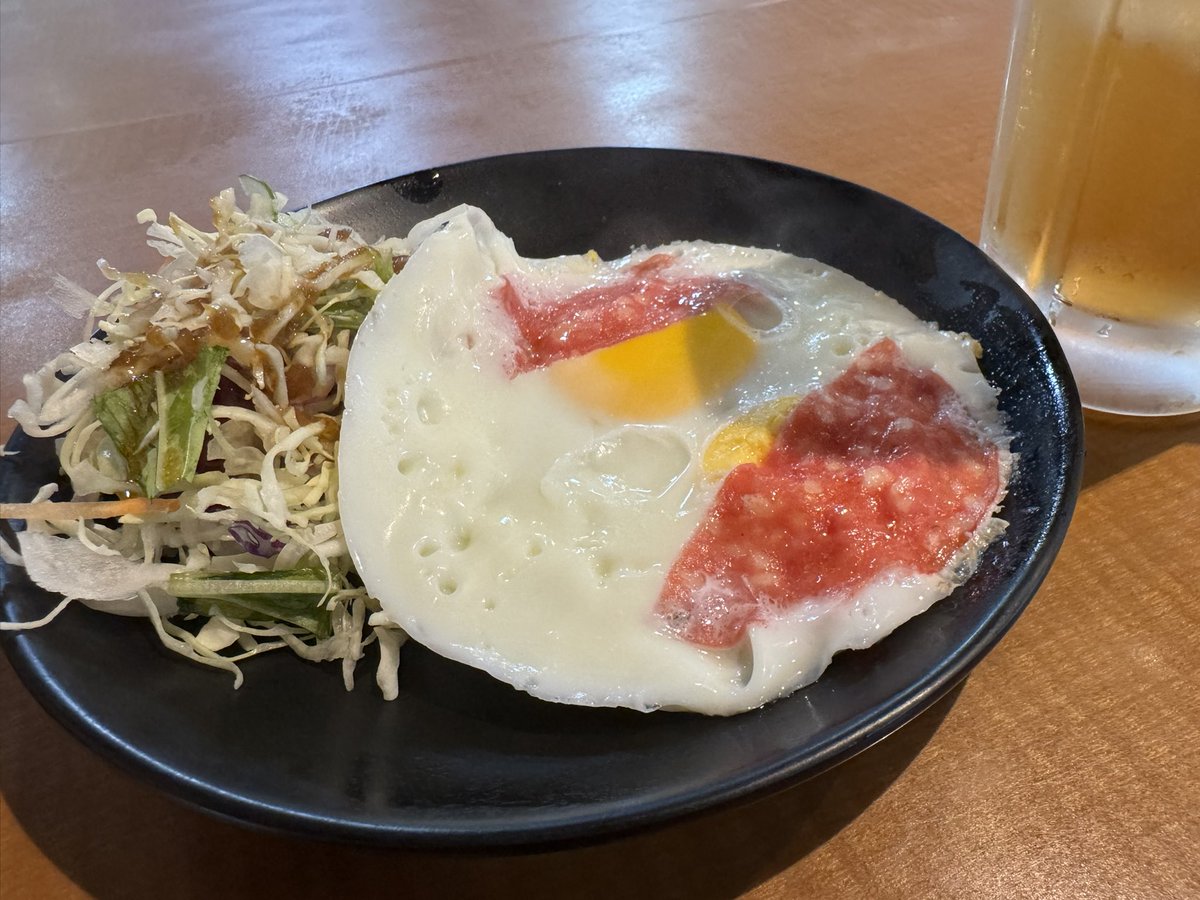 sssgmiso's tweet image. 激安居酒屋の大都会、松戸店はアジア系バイトが多くなりすぎた結果か、オススメメニューが「チャーハン」なの面白い。あとハムエッグたのんだらハムが切れ端レベルだったのは面白くない。