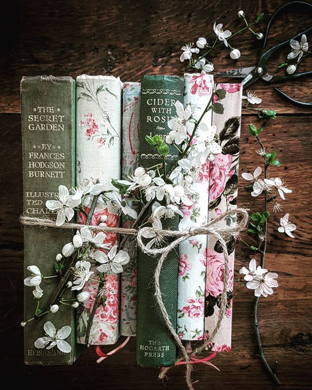 BookTasters's tweet image. Currently accepting apologies in the form of books only 📚