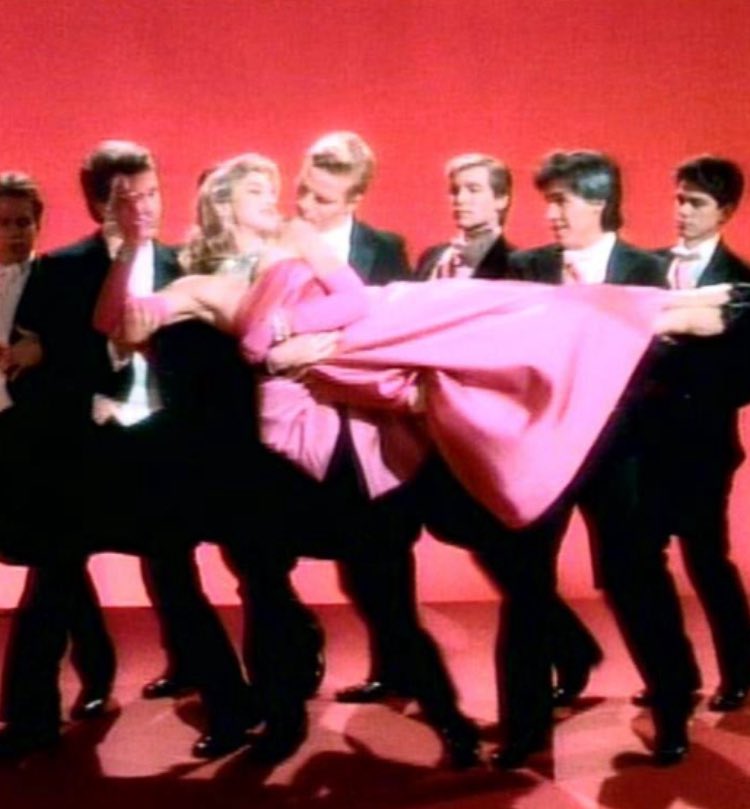 BMTrader's tweet image. Living in a material world #svengoolie