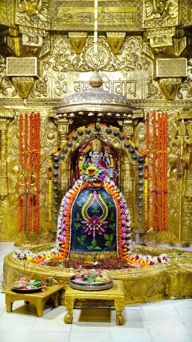 श्री सोमनाथ महादेव मंदिर,
प्रथम ज्योतिर्लिंग - गुजरात (सौराष्ट्र)
दिनांकः 27 जूलाई 2025,श्रावण शुक्ल तृतीया - रविवार
प्रातः श्रृंगार
07254387
#somnath #mahadev #shivji
#bhakti #somnathlivedarshan #somnathtemple