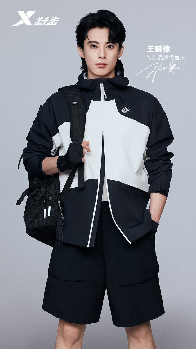 WangHediFolder's tweet image. 250727 Brand spokesperson #DylanWang in sportswear brand #Xtep's lightweight outdoor trekking jacket.
#WangHedi #特步 #王鹤棣