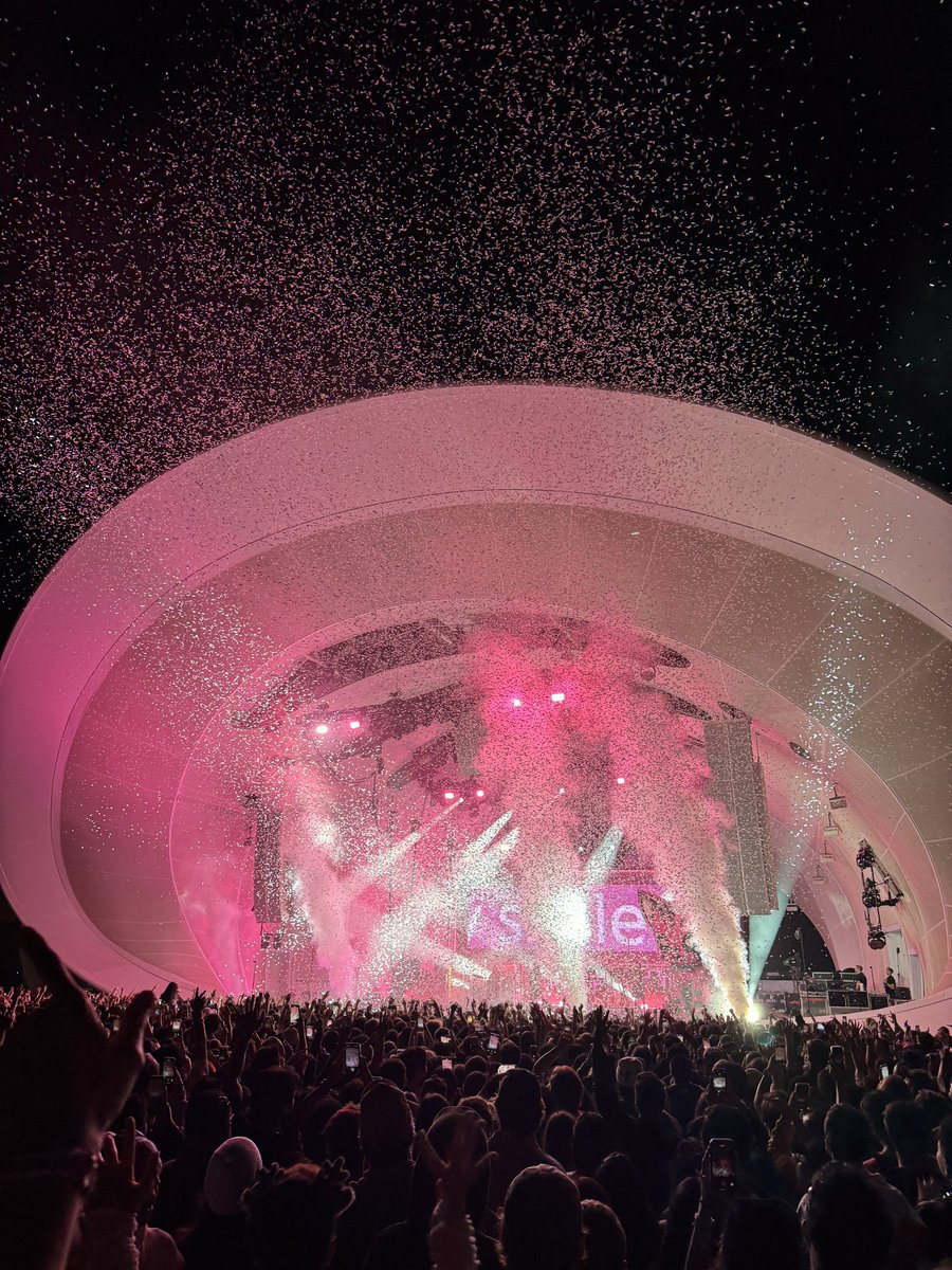 moveimemo's tweet image. to commemorate smile! :D day, here are some pictures from the smile tour. one of the best concerts i’ve ever attended